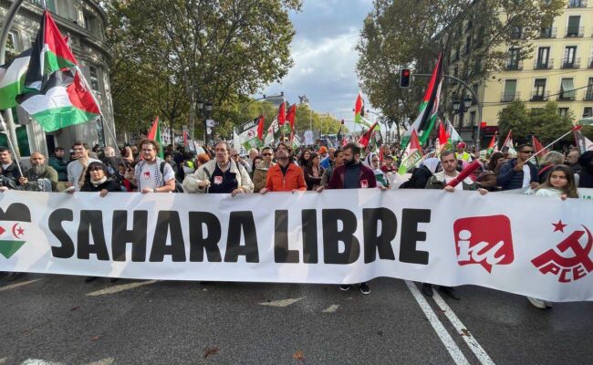 Enrique Santiago encabeza la delegación de IU y del PCE presente en la celebración en los campamentos de refugiados de Tinduf del 50 Aniversario de la República Árabe Saharaui
