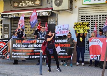 Trabajadoras del Servicio de Atención a domicilio (SAD) se manifiestan en Gandía por el incumplimiento reiterado de sus derechos