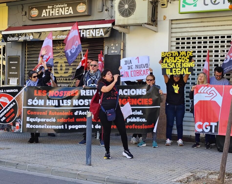 Trabajadoras del Servicio de Atención a domicilio (SAD) se manifiestan en Gandía por el incumplimiento reiterado de sus derechos