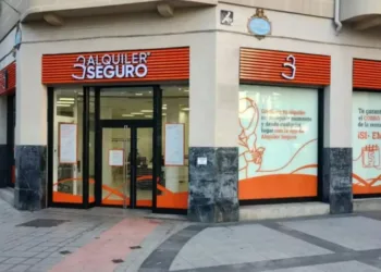 Bustinduy multa con 3,6 millones a Alquiler Seguro tras la denuncia de FACUA, que insta a sus inquilinos a reclamar el dinero