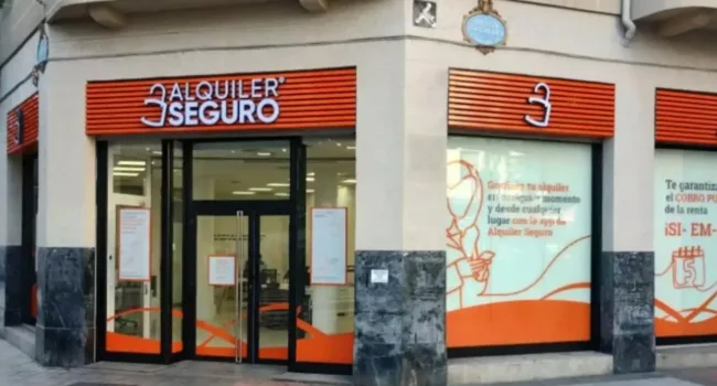 Bustinduy multa con 3,6 millones a Alquiler Seguro tras la denuncia de FACUA, que insta a sus inquilinos a reclamar el dinero