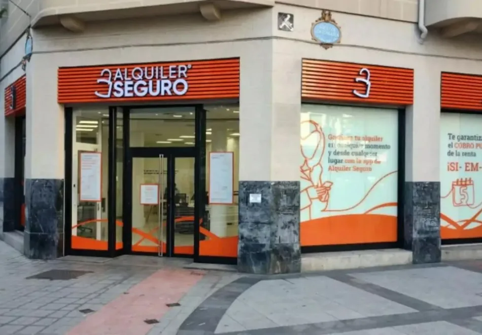 Bustinduy multa con 3,6 millones a Alquiler Seguro tras la denuncia de FACUA, que insta a sus inquilinos a reclamar el dinero