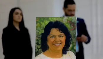 Agrupación social brasileña MST recibe en España premio Berta Cáceres por lucha socioambiental