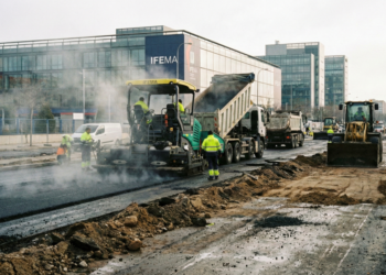 Colapso de la movilidad en los alrededores de las obras del circuito de Fórmula 1 en Madrid