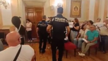Denuncia pública por censura y trato discriminatorio al Centro Social 13 Rosas en Alcalá de Henares