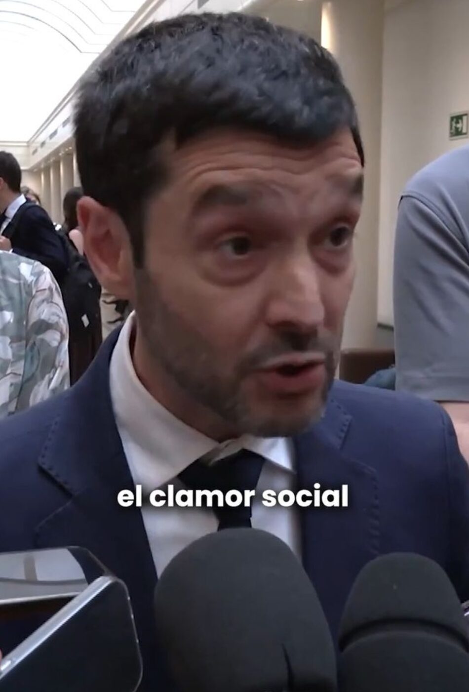 El ministro Bustinduy pide a Feijóo en una carta que reconsidere el voto del PP sobre la prórroga de los alquileres