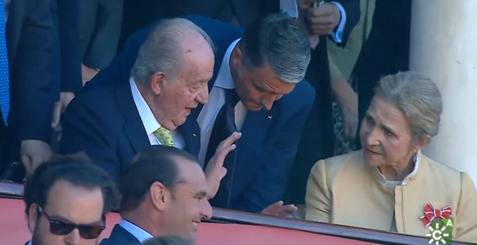 “Sigue en su línea”: PACMA critica la vuelta del emérito a España para ver matar toros