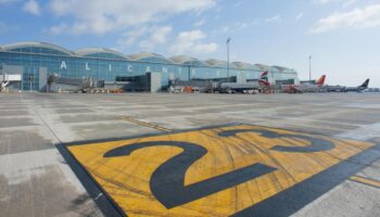 «La ampliación de aeropuertos incrementará las emisiones de CO2 y los precios de las viviendas en zonas turísticas ya saturadas»