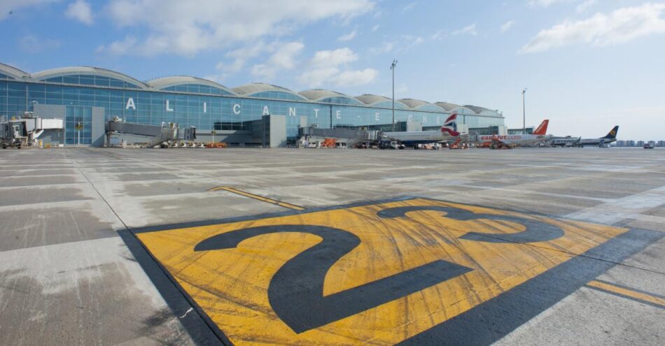 «La ampliación de aeropuertos incrementará las emisiones de CO2 y los precios de las viviendas en zonas turísticas ya saturadas»