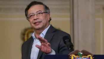 Petro ordena investigar si explosivos usados en ataques vienen de Ecuador