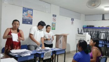 Continúan hoy comicios para que voten excluidos de sufragio en Perú