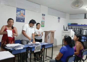 Continúan hoy comicios para que voten excluidos de sufragio en Perú