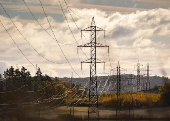 La rebaja de impuestos del Gobierno reduce la factura de la luz de marzo en un 2,5%, según el análisis de FACUA