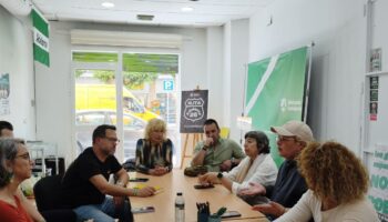 Adelante Andalucía se reúne con Amama y recrimina a Bonilla su indiferencia hacia las mujeres con cáncer de mama