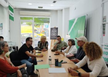 Adelante Andalucía se reúne con Amama y recrimina a Bonilla su indiferencia hacia las mujeres con cáncer de mama