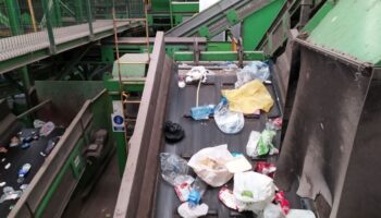 Alianza Verde pide en el Congreso al gobierno que cumpla la ley de residuos y ponga en marcha este año el Sistema de Devolución y Retorno de envases (SDDR)