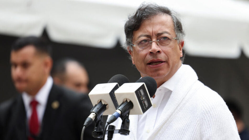 Petro advierte que Ecuador transita hacia un régimen fascista