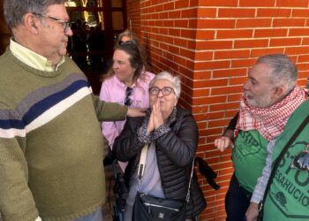 La movilización social logra aplazar el desahucio de Antonia en Alcantarilla hasta septiembre
