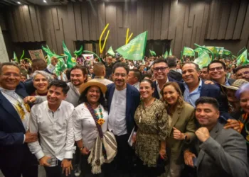 Iván Cepeda denuncia intenciones de manchar su candidatura mediante montajes