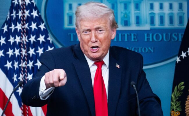 Trump vuelve a amenazar a Irán y trata de transmitir una imagen de control de la situación