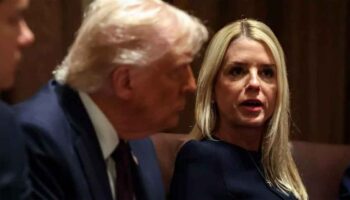 Adiós a Pam Bondi, Trump destituye a su secretaria de Justicia