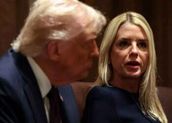 Adiós a Pam Bondi, Trump destituye a su secretaria de Justicia