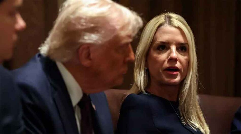 Adiós a Pam Bondi, Trump destituye a su secretaria de Justicia