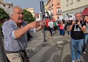 Una marea de PACMA toma el corazón de Andalucía frente a la defensa taurina de Vox