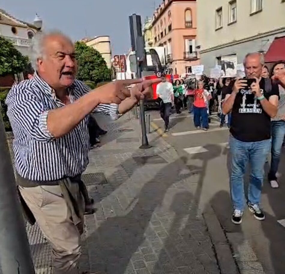 Una marea de PACMA toma el corazón de Andalucía frente a la defensa taurina de Vox