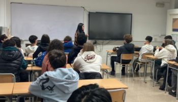 Els Comuns rebutgen la presència de Mossos de paisà als centres educatius i demanen la seva retirada