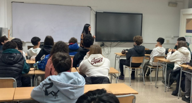 Els Comuns rebutgen la presència de Mossos de paisà als centres educatius i demanen la seva retirada