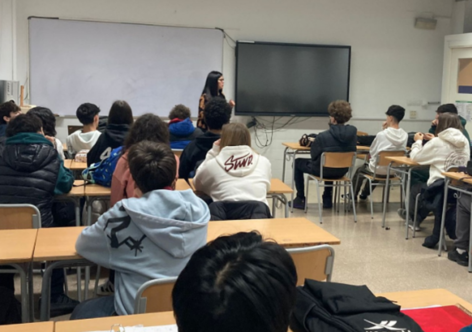 Els Comuns rebutgen la presència de Mossos de paisà als centres educatius i demanen la seva retirada