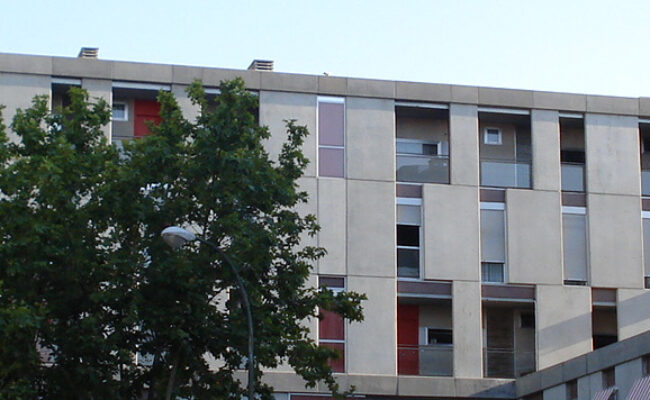 La FRAVM exige prohibir el cobro del IBI a inquilinos de VPO en Madrid y denuncia que el nuevo reglamento autonómico permite el acceso a rentas de más de 84.000 euros