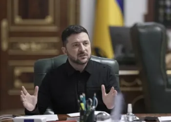 Ucrania: Conversaciones privadas de empresario cercano a Zelenski destapan el saqueo de miles de millones