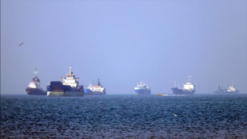 Irán autoriza paso de 30 barcos por estrecho de Ormuz