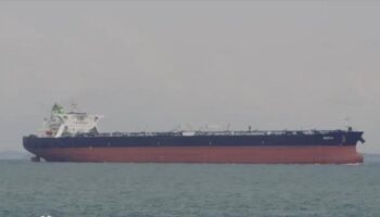 Un segundo superpetrolero iraní evade el bloqueo de EEUU en el último día