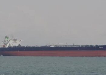 Un segundo superpetrolero iraní evade el bloqueo de EEUU en el último día