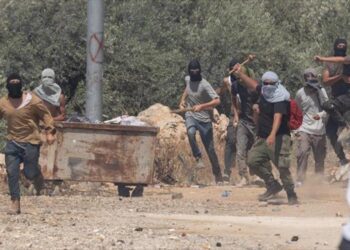 UE aprueba sanciones a colonos israelíes por violencia en Cisjordania pero descarta la suspensión del Acuerdo de Asociación UE-Israel o el boicot a los productos de los asentamientos