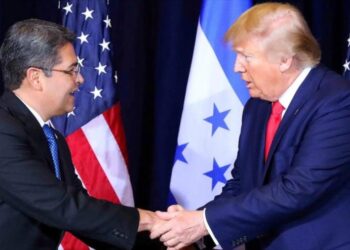 EEUU e Israel traman restaurar a Hernández al frente de Honduras