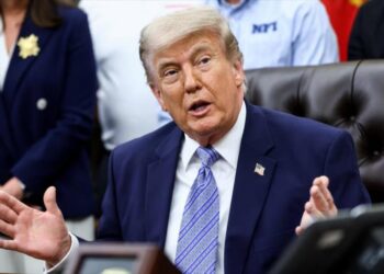 Mearsheimer: Trump, atrapado entre 2 opciones desastrosas ante Irán