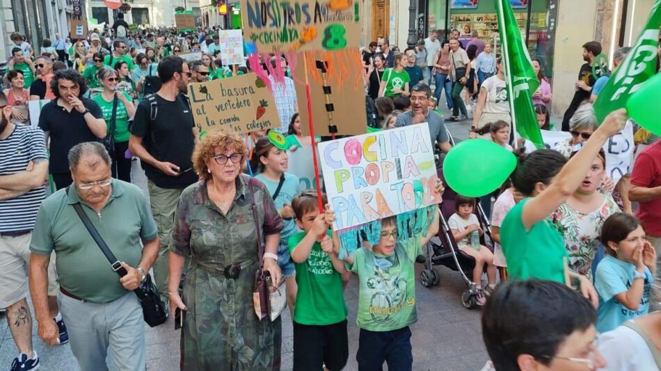 PP y VOX suspenden el programa escolar de consumo de frutas en Aragón bajo pretextos racistas y desprotegen a la infancia