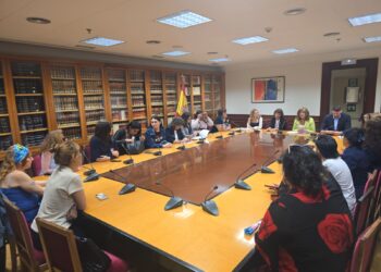 La Federación Plataforma Trans presenta en el Congreso una propuesta de Real Decreto para garantizar los derechos de las personas trans extranjeras