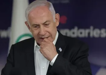 Maariv: Netanyahu se muestra impotente y débil