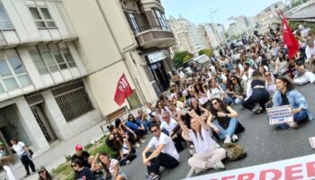 As grandes cadeas de téxtil e calzado obrigadas a pechar na nova xornada de folga contra o convenio ARTE