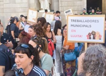 BComú esbronca el Govern Collboni per ignorar els treballadors en vaga i li exigeix que aparti a Batlle de les converses