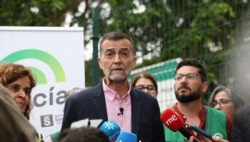 Antonio Maíllo denuncia en Algeciras el “abandono sanitario” de la Junta y propone una reforma fiscal para reforzar los servicios públicos