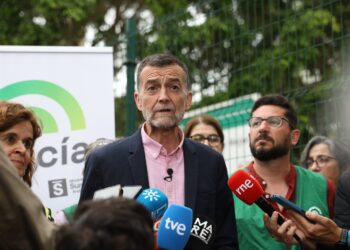 Antonio Maíllo denuncia en Algeciras el “abandono sanitario” de la Junta y propone una reforma fiscal para reforzar los servicios públicos
