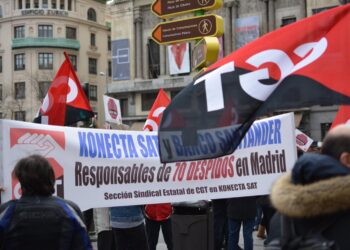 La ministra Montero deja en la calle a más de 200 trabajadoras de Konecta en Madrid, del servicio de atención telefónica de Hacienda, al internalizar el servicio sin subrogar la plantilla