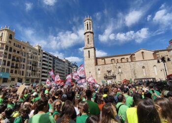 Miles de trabajadoras y trabajadores de la educación pública valenciana secundaron la primera jornada de huelga indefinida