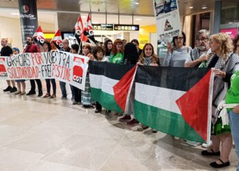 CGT recibe en València a las participantes secuestradas de la Flotilla Global Sumud